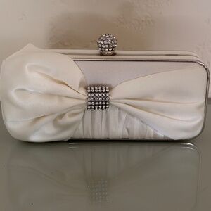 Glint — White Bow Clutch — Great Condition